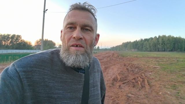 Настоящие суровые мужики в лесу не пьют из голубых стаканчиков.