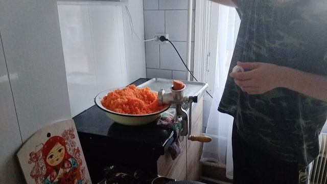Внуки помогают