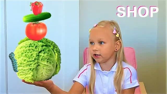 Алиса играет в магазин продуктов и игрушек для детей / Мими Лисса новое видео