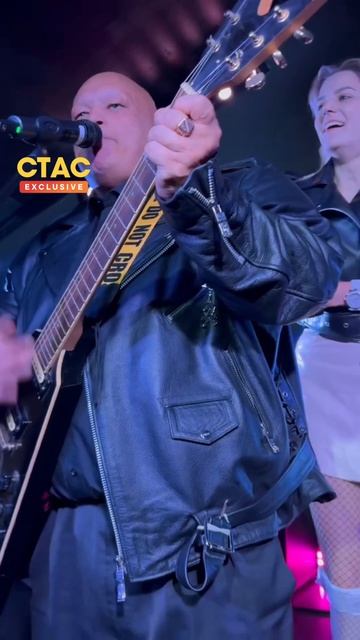 На гитаре надо не играть,  на гитаре надо хуярЫть! 🎸🫦  #actionклуб