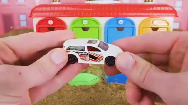 ОЧумелые Ручки! Изучаем цвета с игрушками! Машинки, яркие цвета!