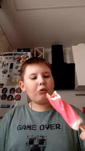 пробую мороженое с шариками от Бристоль!!!