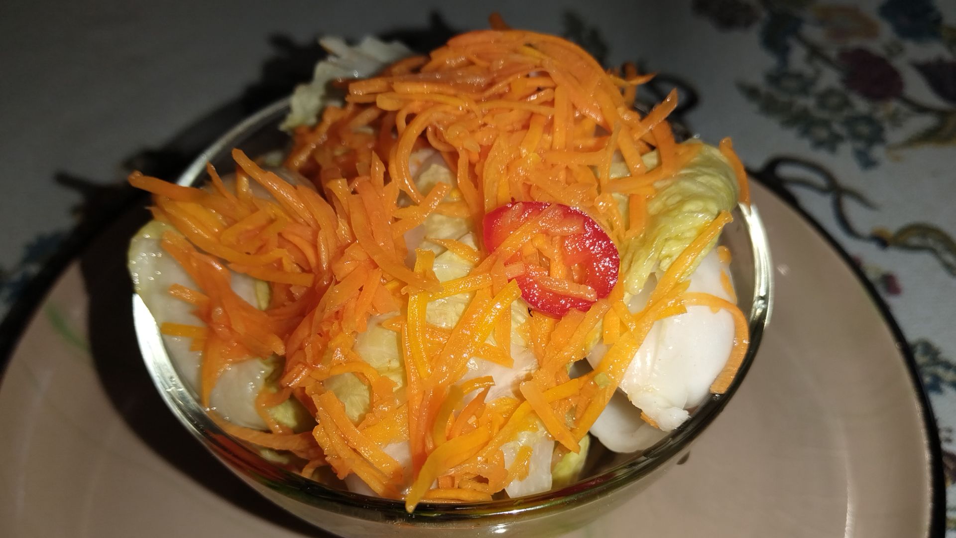 Рецепт маринованной пекинской капусты. Заморозка моркови. Убрала томаты в теплице.
