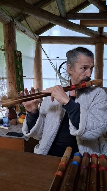 Интуитивная игра на бамбуковой флейте сякухати поперечная.