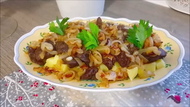 Тушёная печень на картошке с жареным луком!Вкусно и просто! Домашняя еда Кухня Рецепты  #еда