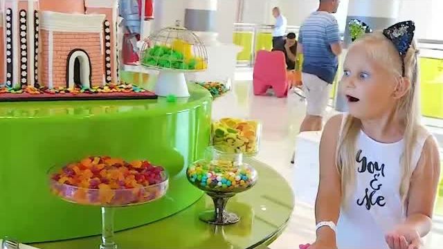 Алиса играет в парке развлечений для детей или Fun Entertainment For Kids / Мими Лисса