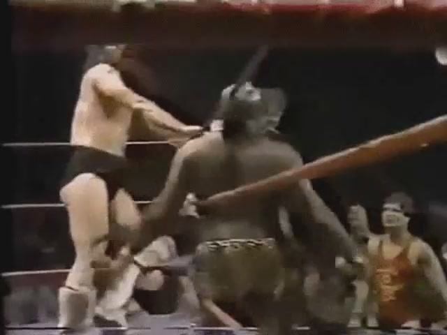 WCCW 1983 Bruiser Brody Vs Fat Nigger Kamala Lumberjack Match.Брюзер Броуди против жирного негра Кам