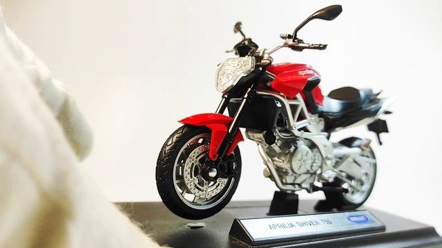 Масштабная модель мотоцикла Aprilia Shiver 750 в масштабе 1:18...из моей коллекции))