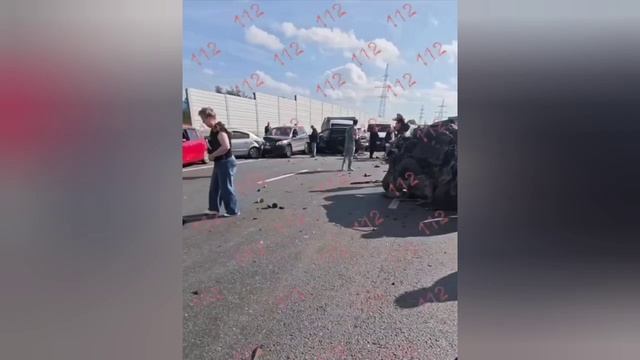 Грузовик протаранил очередь машин на заправку на МКАДе.

В результате аварии погиб один человек, ещё