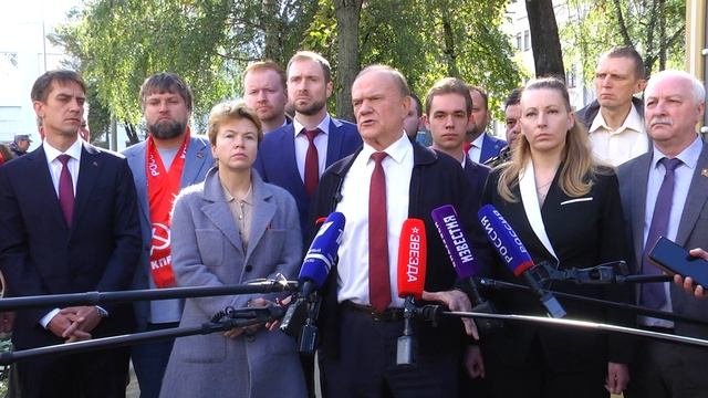 Геннадий Зюганов 20 сентября проголосовал на избирательном участке в школе № 1574