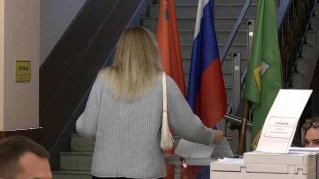Депутат ГД РФ Сергей Пахомов посетил Пушкинский: он осмотрел, как организован процесс голосования