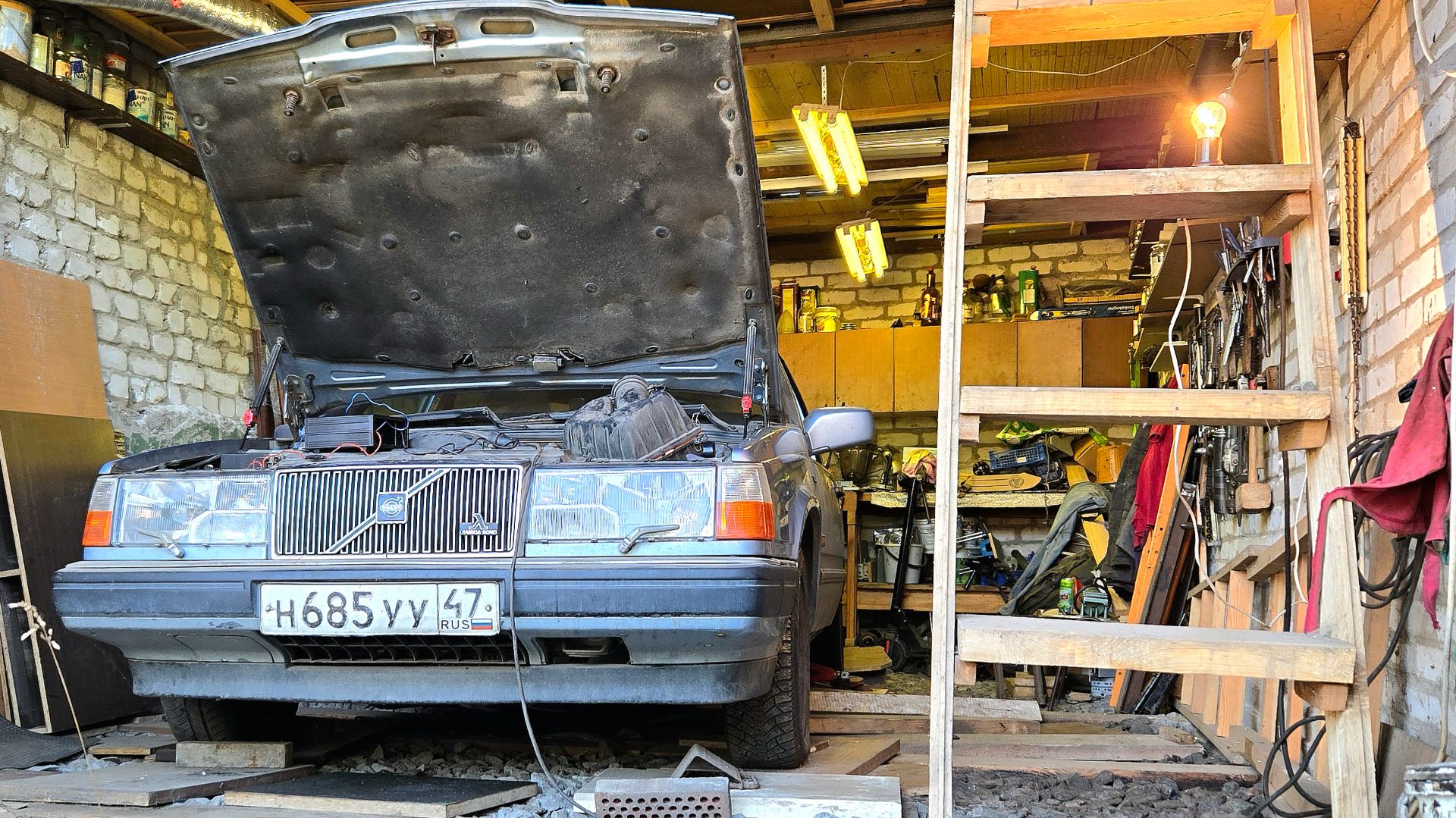 Ремонтеры  брали с парней деньги, хотя накосячили! Оживление батиного Volvo после 20 лет в Гараже.