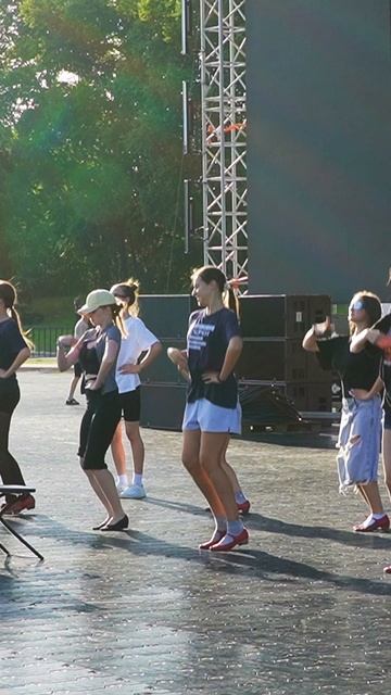 Танцуем на каникулах #сахалинскиеискорки #танец #народныетанец #dance