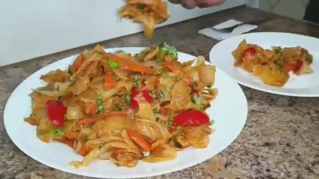 Еще один рецепт тушеной капусты.