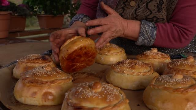 Kənd Həyatı. Деревенские мини—пироги с говядиной и овощами из деревенской печи