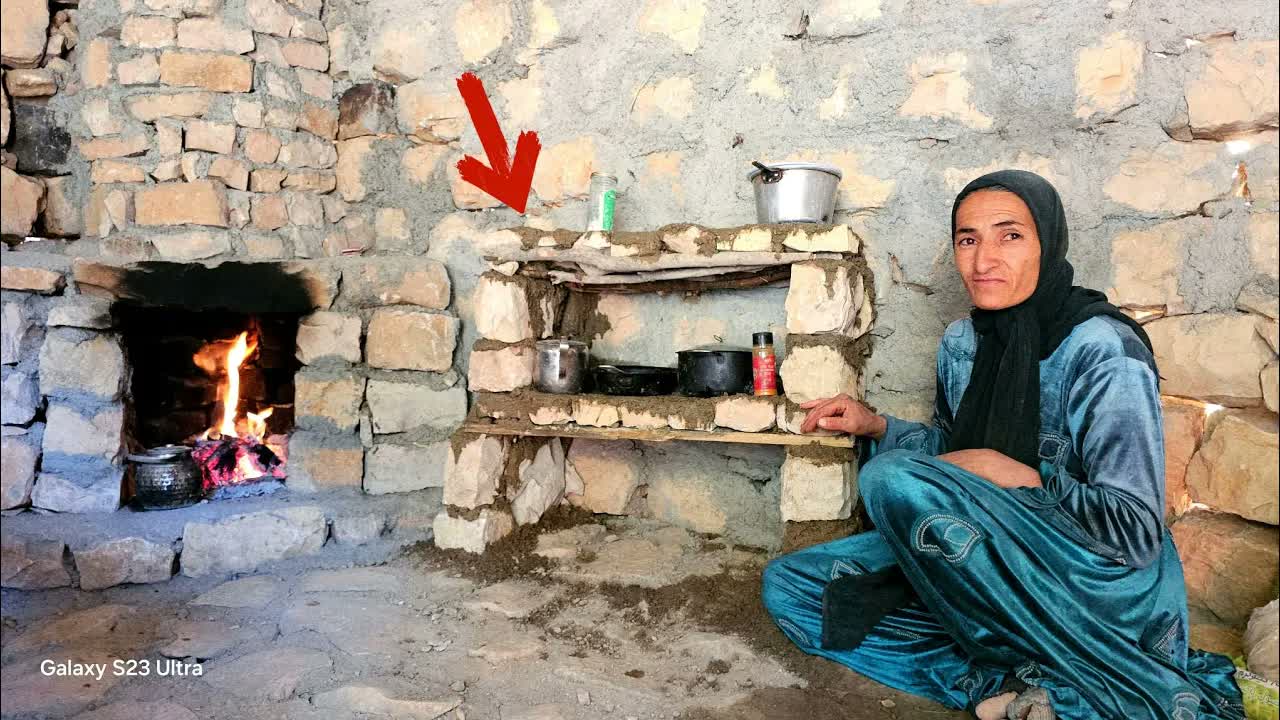 Женщина, изгнанная мужем, строит каменный шкаф и выживает в горах