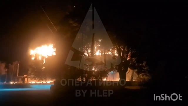 Сегодня ночью очень громко было в Запорожье. В результате прилетов загорелся ТЦ «Интрейд».