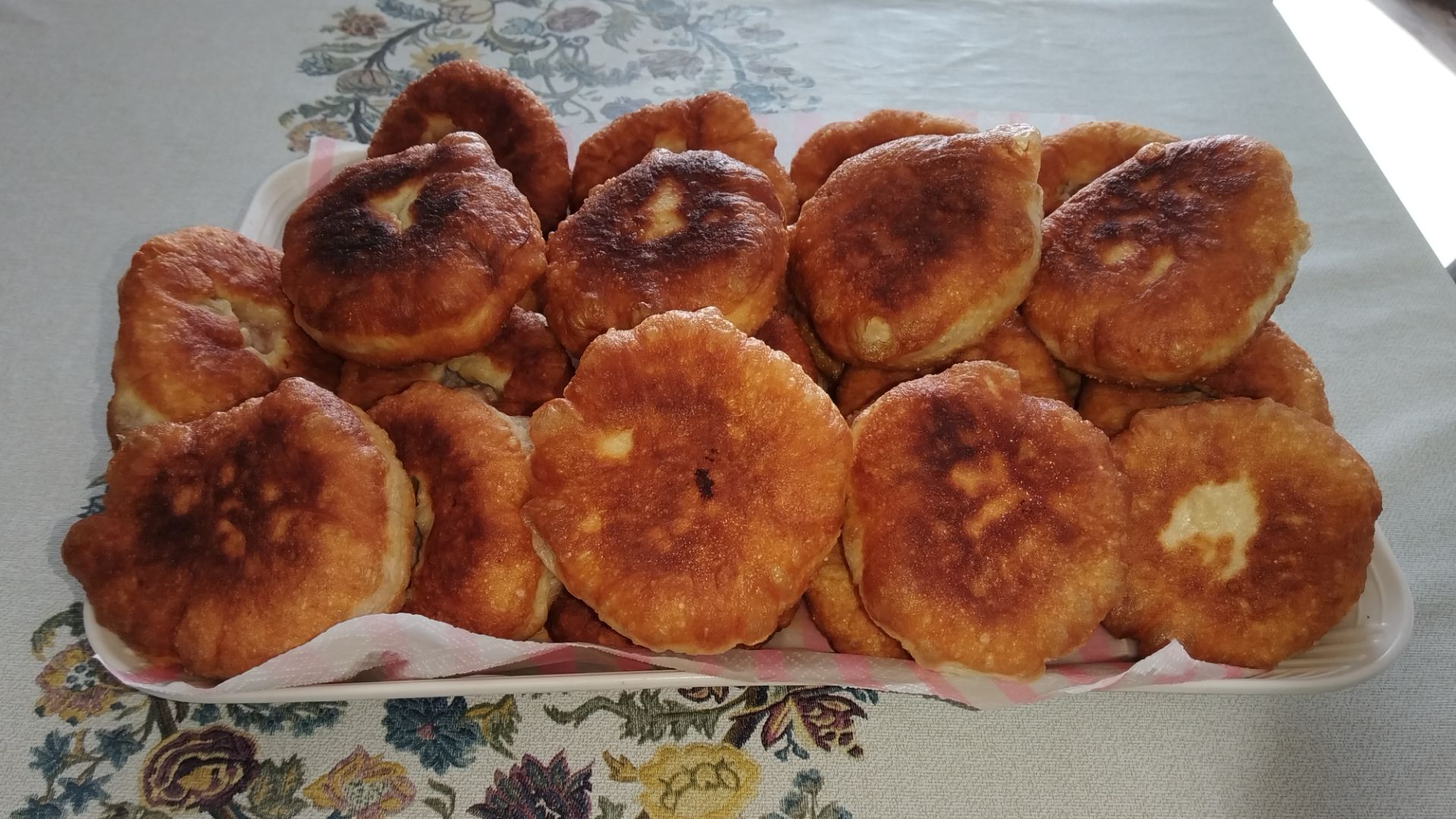 Подготовка грядок к посадке озимого чеснока и лука. Готовлю сочные и нежные беляши.