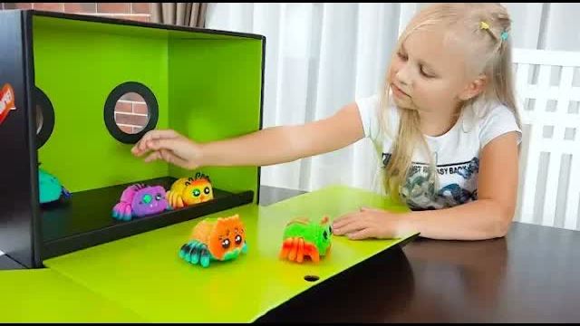 Алиса играет с новыми игрушками !!! YELLIES Toys For Kids !