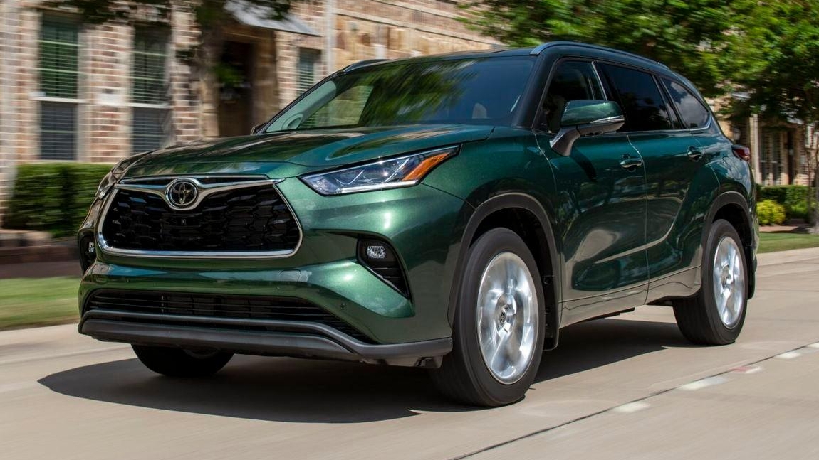 Этого «японца» очень любят в России - новый Toyota Highlander покупают несмотря на цену