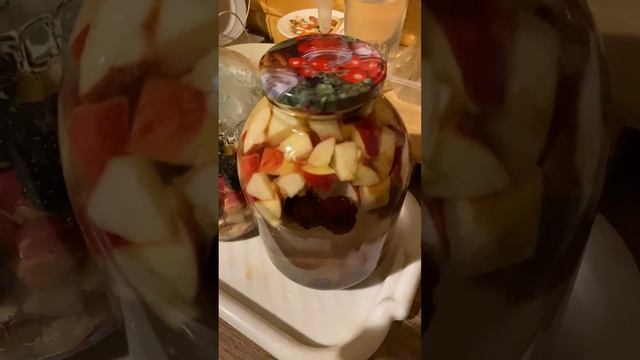 Компот яблочный с ежевикой на зиму без стерилизации