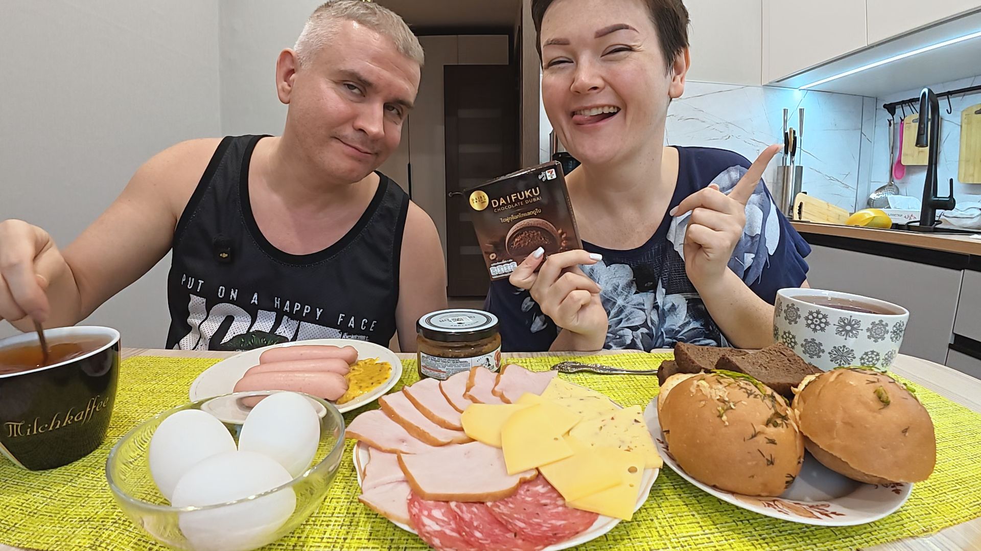 Мукбанг вернулись к ИСТОКАМ! Наше ДЕТСТВО уже не ПОМЕНЯТЬ! Болталка и Семейный завтрак в России