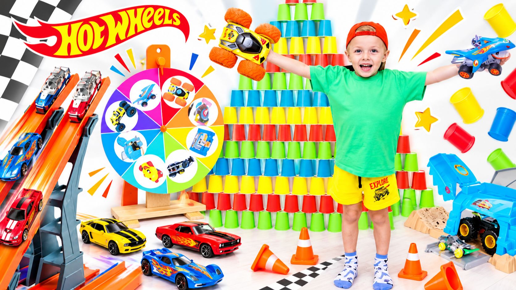 Никита разбивает гигантские пирамиды из цветных стаканчиков машинками Hot Wheels
