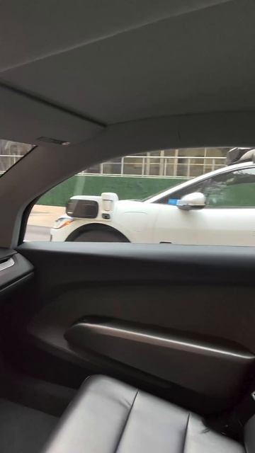 ������ ������� ������� �� ����������� Tesla Cybercab �� ������� ����