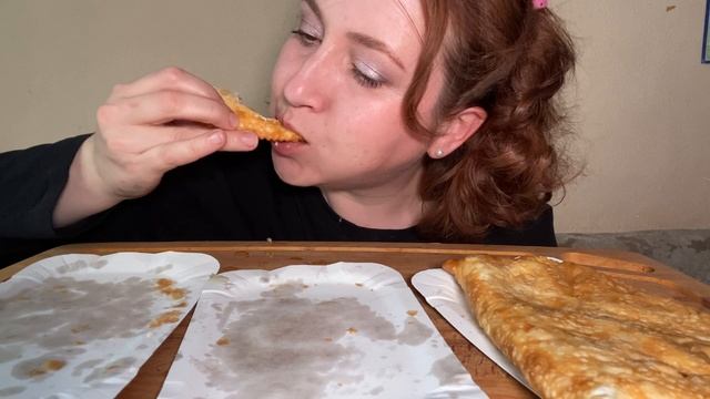 Мукбанг Чебуреки Сочные Наташабо  Mukbang