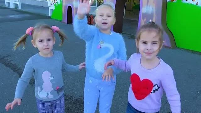 Алиса и ее подружки гуляют в Сочи Парк для детей !!!