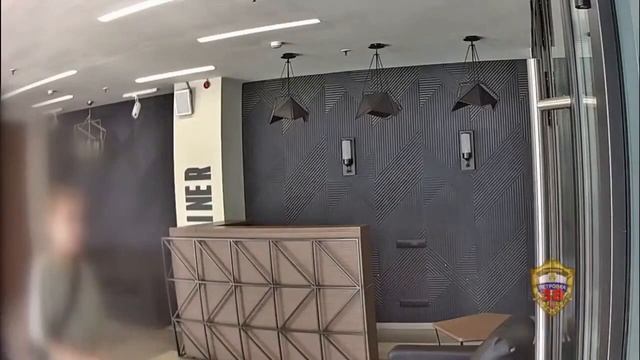 Газовый баллончик и пистолет. Подростки устроили перестрелку с охраной.