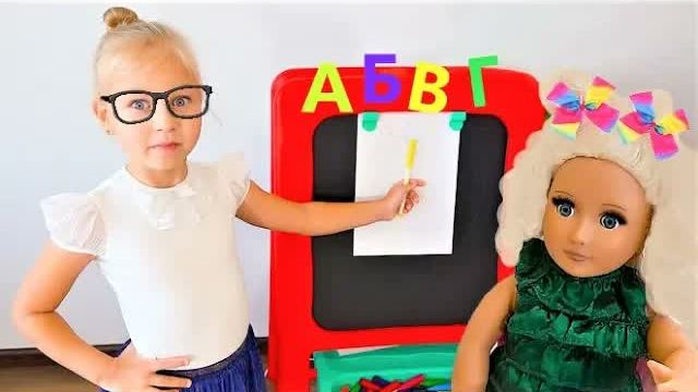 Алиса УЧИТЕЛЬНИЦА в школе ! Pretend Play In School With Dolls