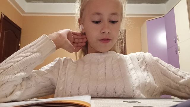ENGLISH - Unit 1 Audio 1 // From Veronika