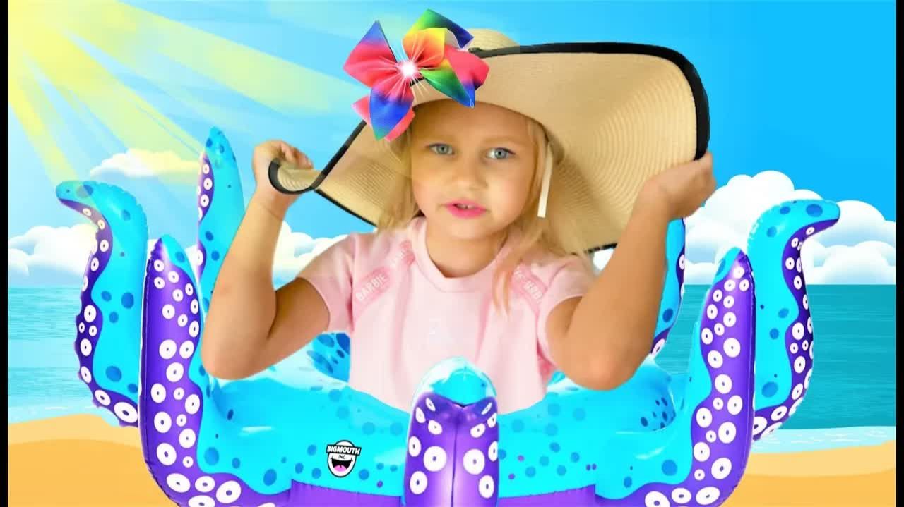 Алиса собирается НА МОРЕ с любимыми игрушками !!!