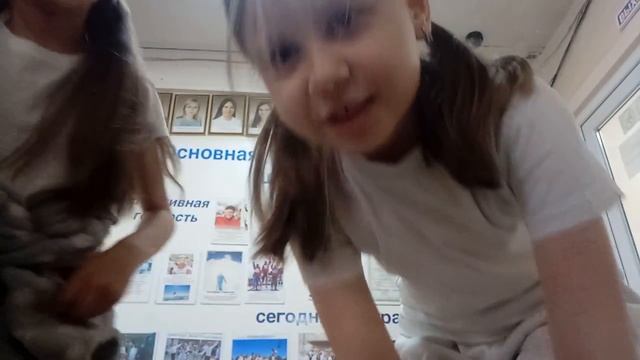 ребята это давно мы с моей лп снимали типо влог со школы (снимала она)