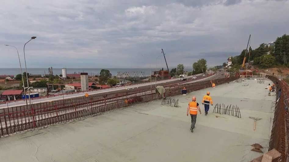 На обходе Адлера начали бетонировать пролеты мостов через реку Кудепсту