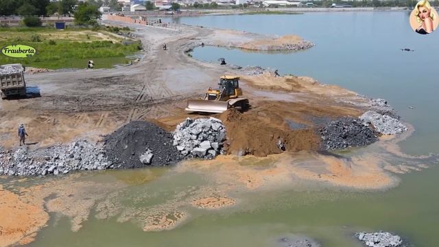 Строительство, засыпка водного канала