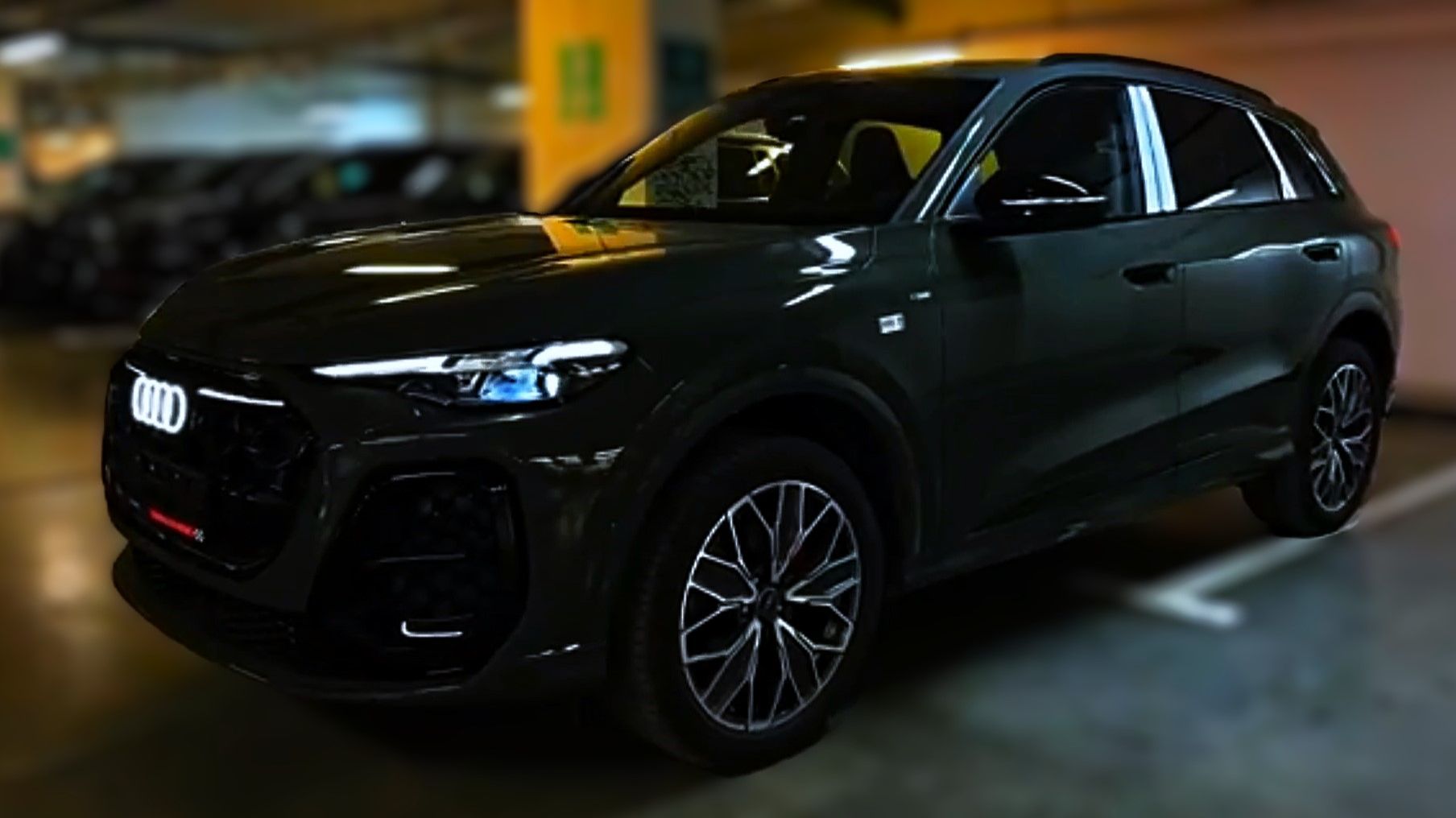 Новый компактный кроссовер Audi Q5 - Экстерьер и интерьер