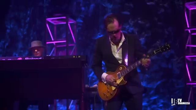 Joe_Bonamassa_Official_Midnight_Blues_Beacon_Theatre_Live_From_New