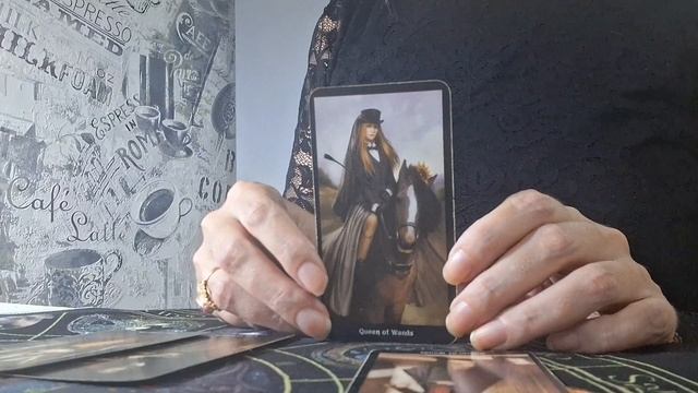 Что он вам так и не сказал? Расклад Таро