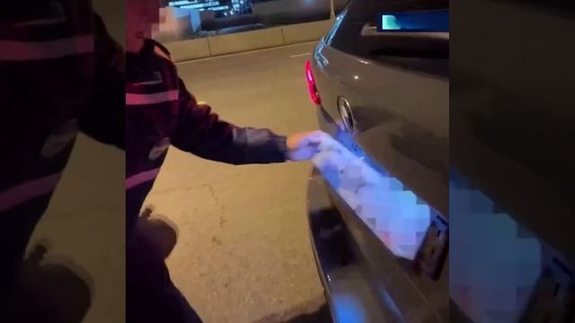 Москвича лишили прав на полгода из-за 5 лишних миллиметров на "жирных" номерах

Сотрудник ДПС обнару