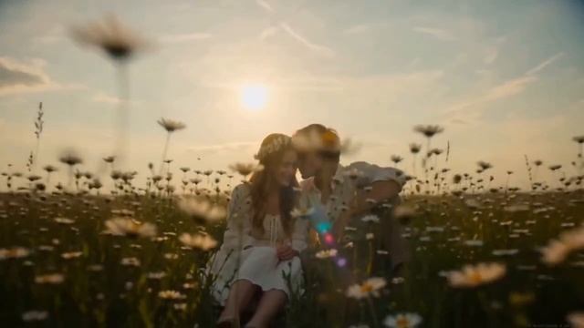 ГУБЫ КАК РОМАШКИ!

ВИА САЖЕНЬ!

https://music.yandex.ru/album/43841294?utm_medium=copy_link&ref_id=6