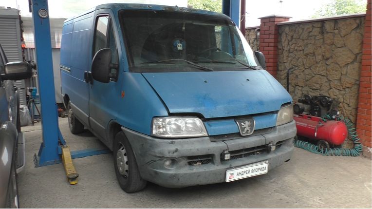 Поломало распредвал замена двигателя на Peugeot Boxer 2 2,2 дизель Пежо Боксер 2 2002 года 1часть