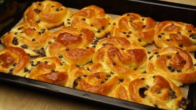 БУЛОЧКИ с шоколадом и ВАНИЛЬНЫМ КРЕМОМ | Нежные и вкусные булочки с начинкой
