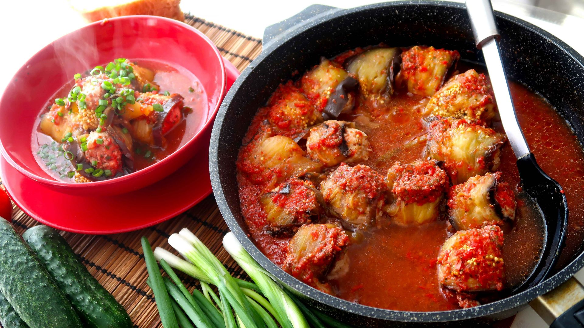 Мясные котлеты в баклажанных слайсах