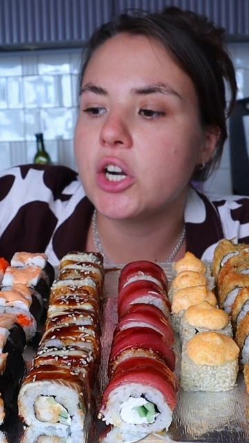 Едим роллы