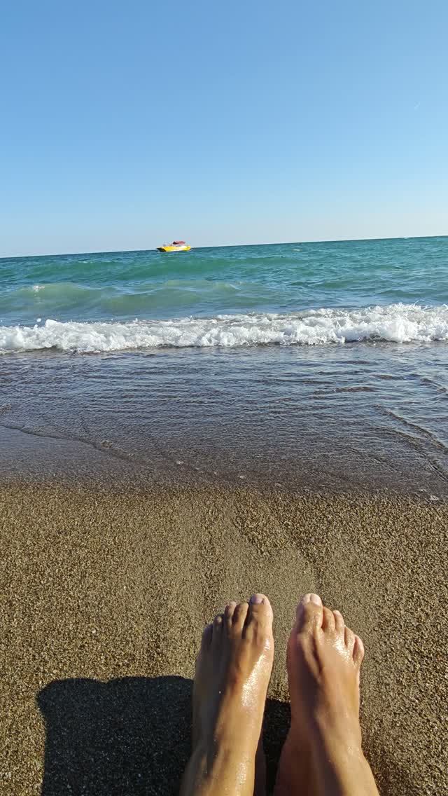 Это мои счастливые ножки отдыхают на море в Турции