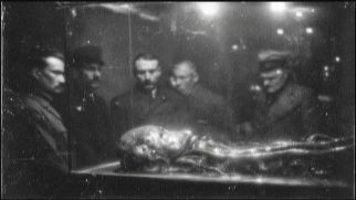 В 1978 году в Узбекистане геологи нашли саркофаг с металлической рукой и маяком