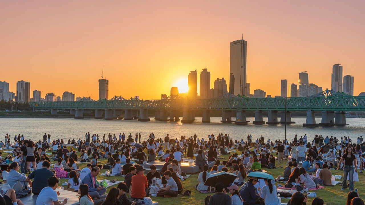Seouls Most Famous Sunset Spot Hangang River Island Weekend Walk  Epic Golden Hour & Night ASMR