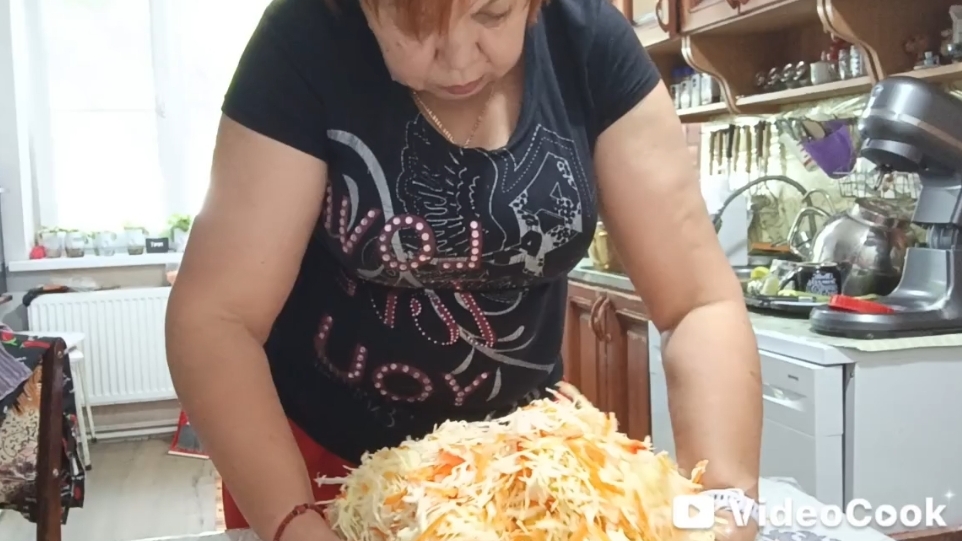 Наши будни .Готовим капусту суточную .Приготовил вкусное вино